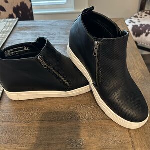 Time tru brand low cut boots with zippers